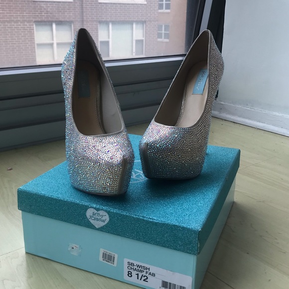 Never been worn vintage Betsey Johnson heels - Picture 2 of 5